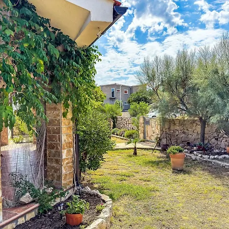 Nada By Interhome Сasa de vacaciones Ražanac